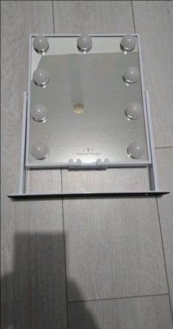 TABLETOP VANITY MIRROR