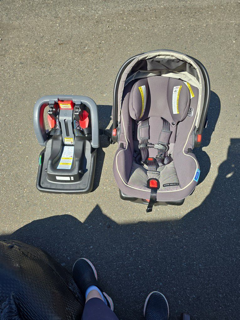 Graco Infant Car Seat With 2 Bases
