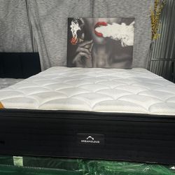 Lovely KING 🩵🔥MATTRESS 🔥🩵AND BOX 🔥🩵SPRING 