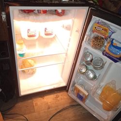 Magic Chef Mini Fridge $ 30