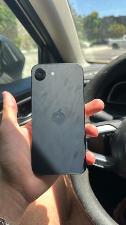 iPhone 16 UNLOCKED refurbished polished no cracks or scratches,