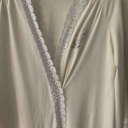 Vintage I. Magnin White W/Lace bridal Nightgown Robe W/embroidered Roses