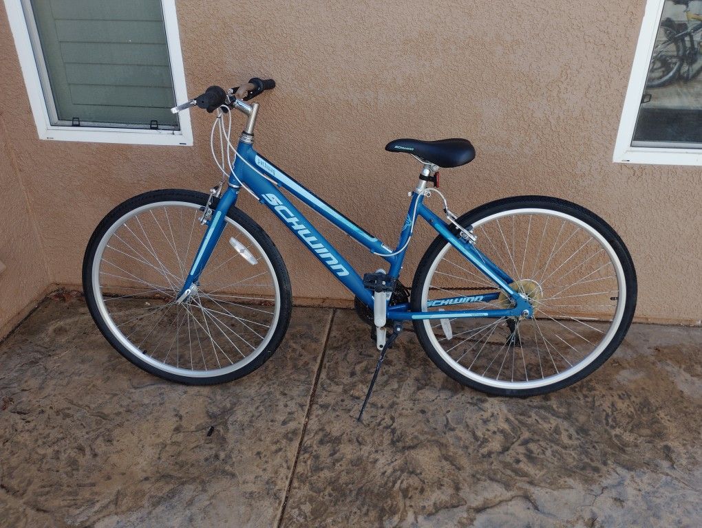 Schwinn Hybrid Bike