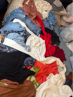 Women’s clothes small/medium