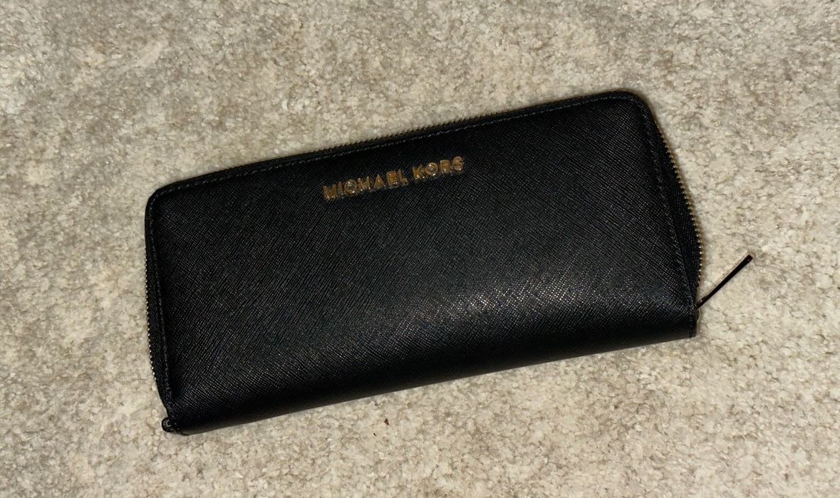 Michael Kors Black Leather Wallet With Gold Details