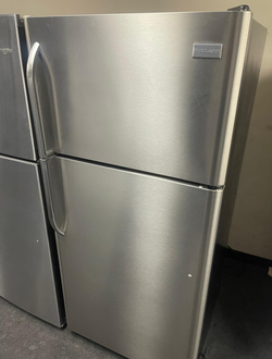 Deal: Frigidaire Stainless Top-Freezer – adjustable glass shelves