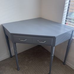 Corner Table 