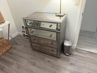 Chest cabinet