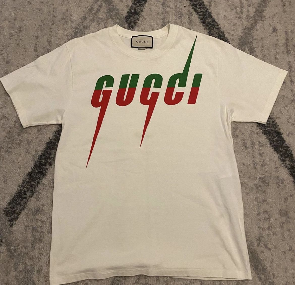 Gucci T-shirt Mideum for Sale in Deer Park, NY - OfferUp