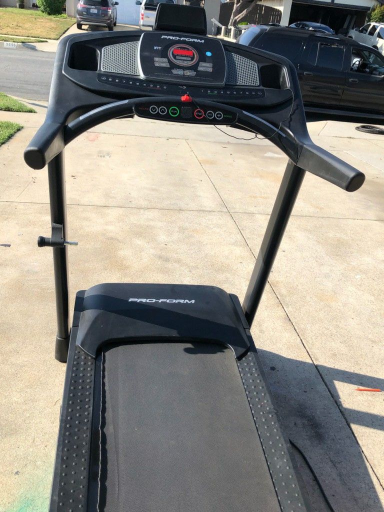 PRO FORM i-FIT ELLIPTICAL IN LIKE NEE CONDITION!