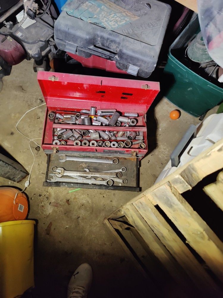 3 Diff Tool Boxes With Random Tools