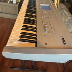 Korg Triton Keyboard workstation piano 61 Key