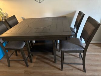 Dinner table sits 6