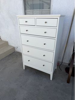 6 drawer white IKEA dresser ! Like new