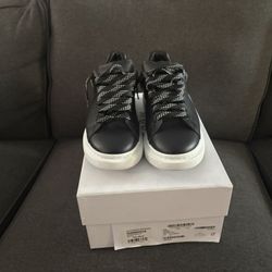 Alexander Mcqueens Black And White