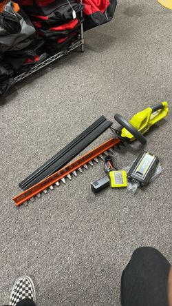 RYOBI 40V 24 in. Cordless Battery Hedge Trimmer with 2.0 Ah Battery and Charger