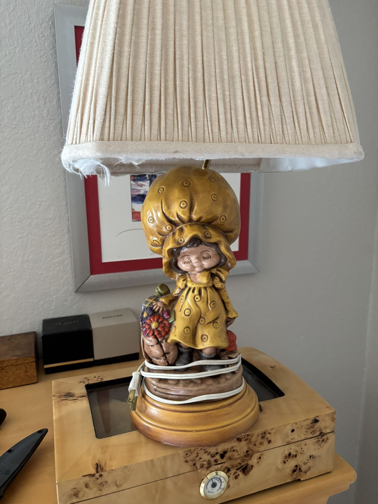 Porcelain ‘collectible, Vintage) LAMP