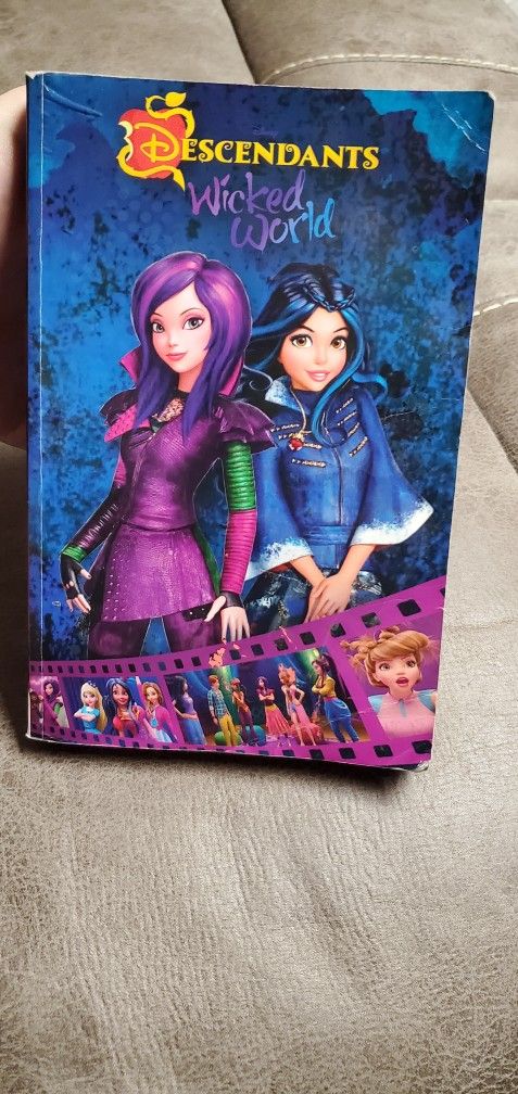 Disney Descendants Wicked World Wish Granted Cinestory Comic Volume 1