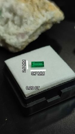 Natural Colombian Emerald Baguette Cut 5.7 × 2.6 mm | 0.20 ct | Fine Green Gemstone