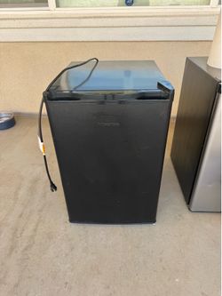 2 Hisense mini fridgers 2 for 100 or 55 each