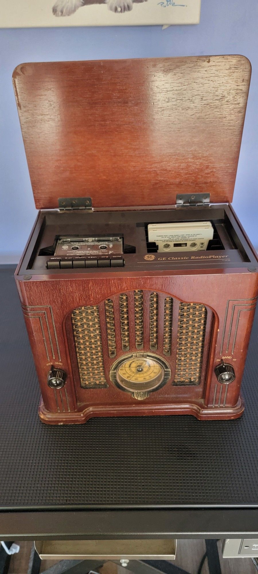 Vintage 1970'S 
GE Classic Radio Player
7-4135