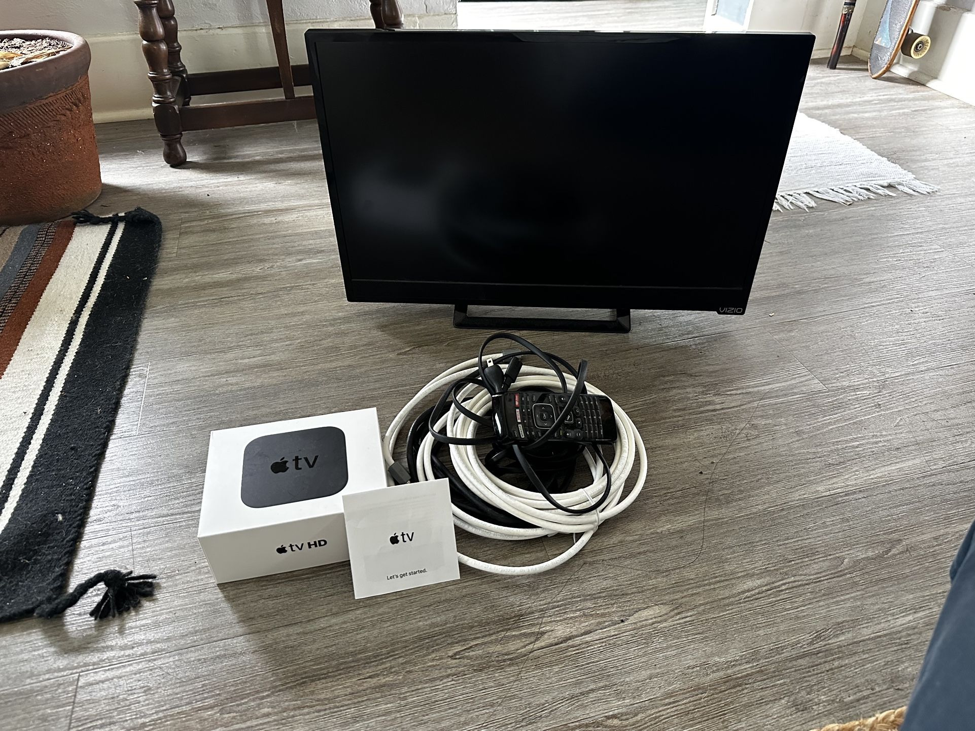 Apple Tv And VIZIO 24” SMART TV