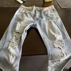 Madison Article Light Washed ripped Jeans 34x32