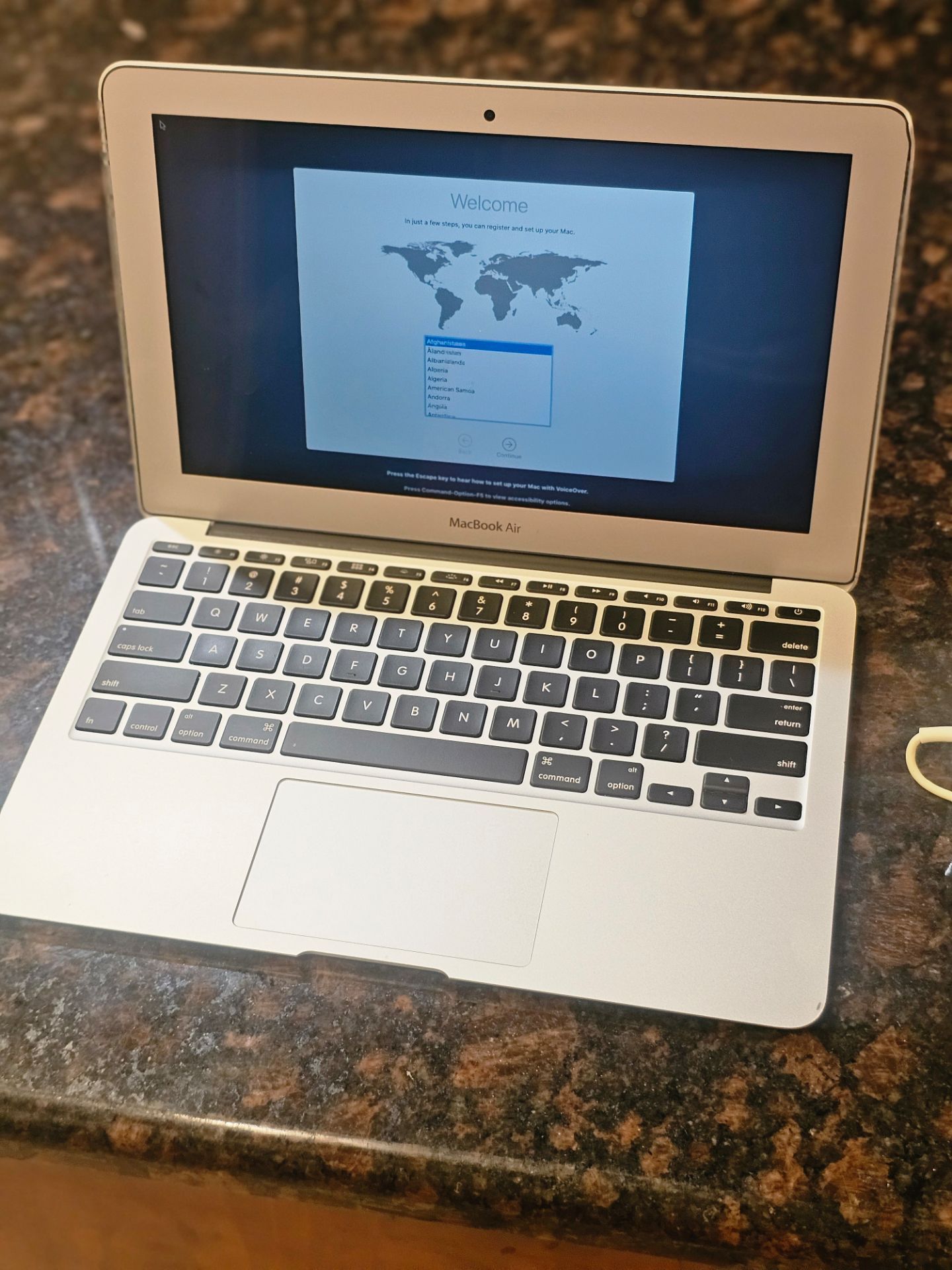 Apple macbook air 11" MJVM2LL