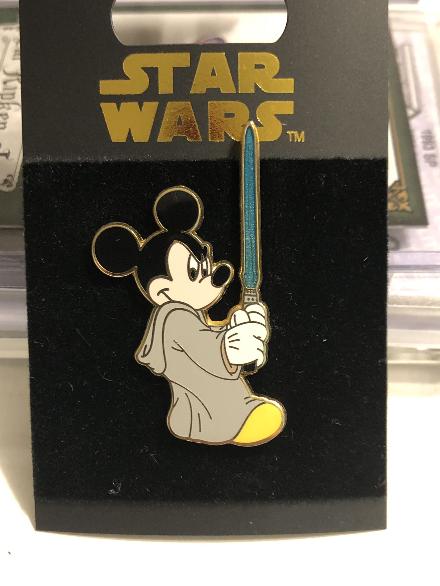 Disney Star Wars - Mickey Jedi with lightsaber Pin