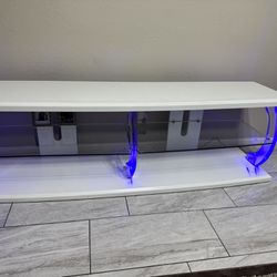 TV Stand  6‘ X 17“