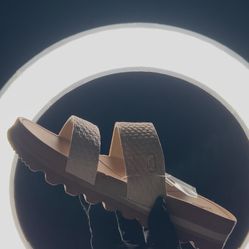 Reef white and tan sandals #summer #beachwear #sandals  Size 3 kids