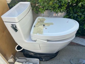 Toto toilet with washlet /bidet seat