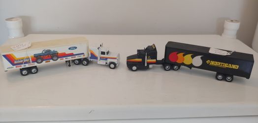 PAIR OF ERTL COLLECTIBLE SEMIS 