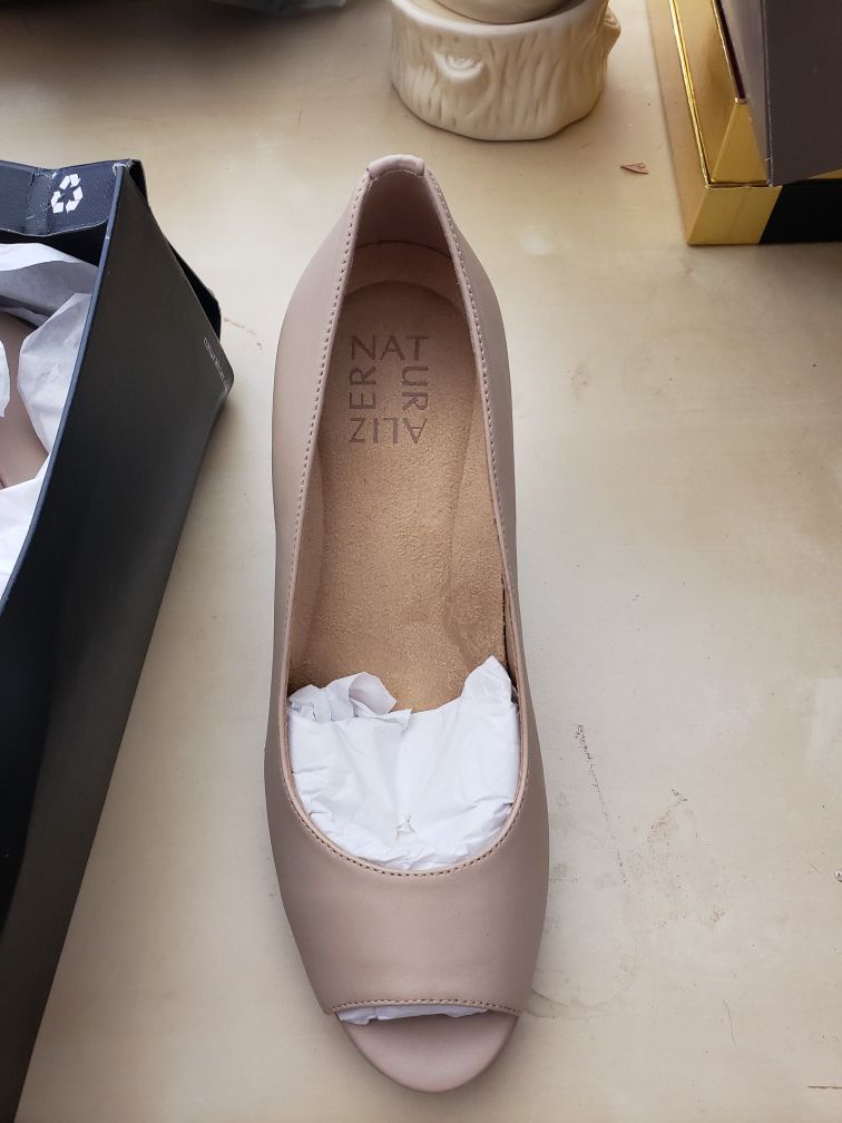Ladies heels size 6