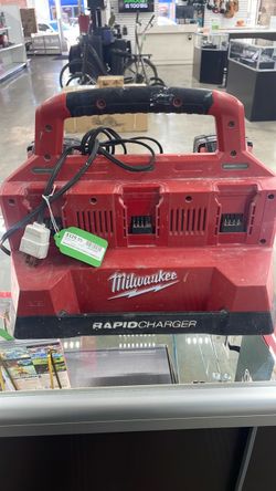 Milwaukee Rapid Charger Multi-Bay