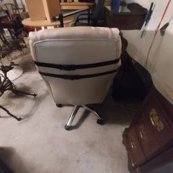Free Chair With Wheels