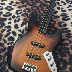 Fender Squier Vintage Modified Fretless Bass Guitar 