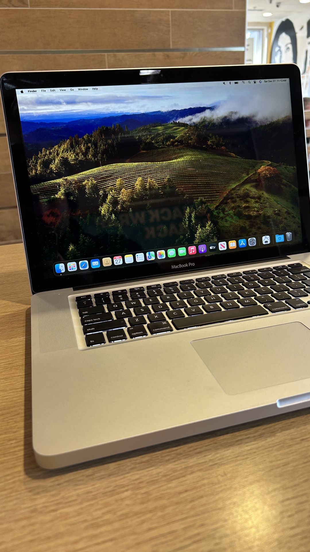 Apple MacBook Pro 15” i7/8GB/256GB SSD $180