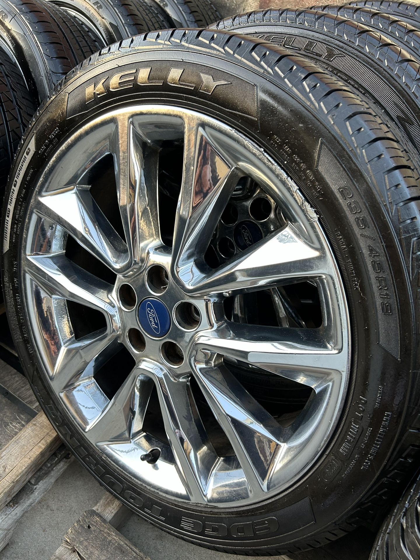 4- KELLY EDGE RADIAL TOURING