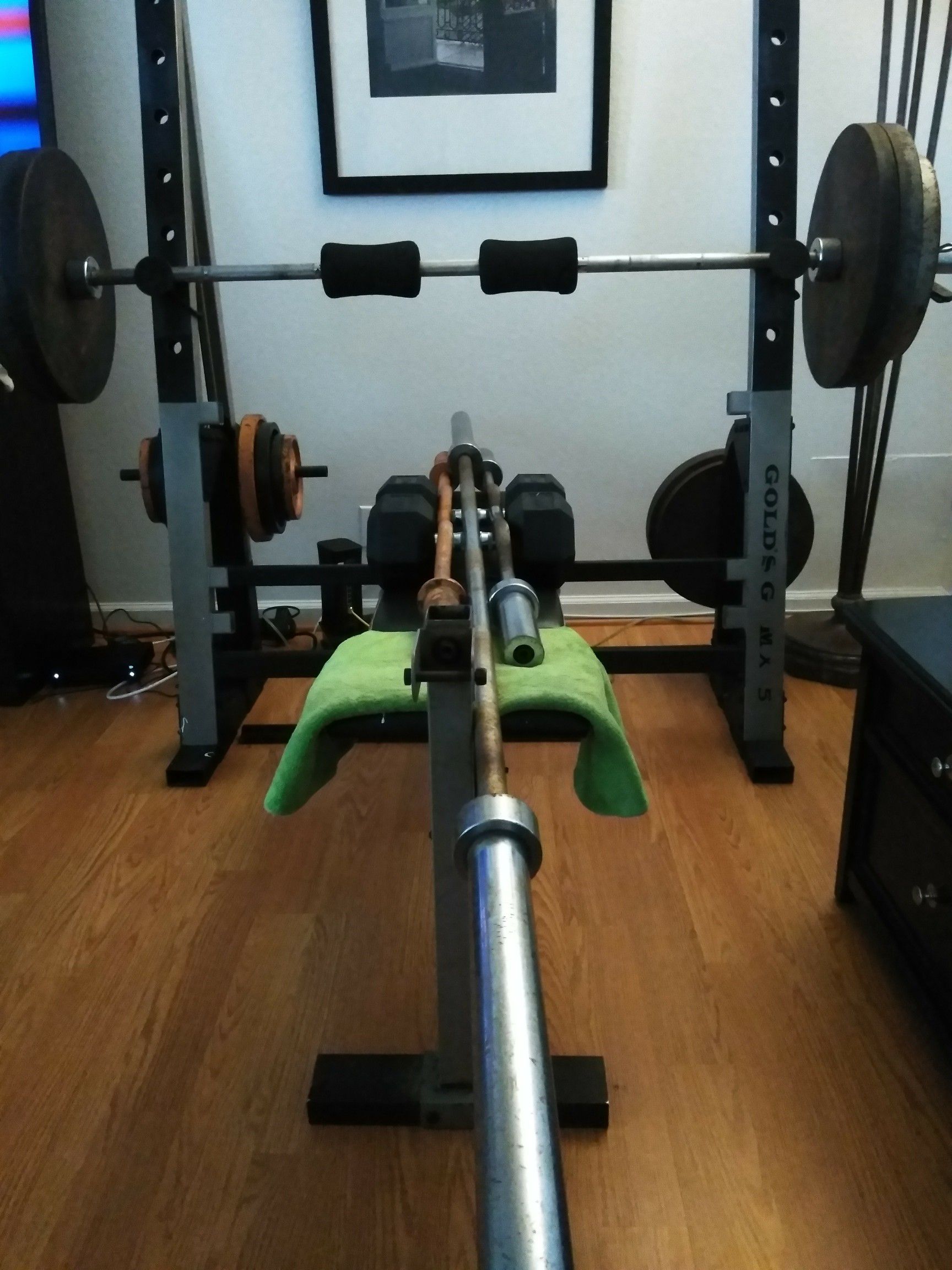 500 lbs weights.. Bench included.. curling bar and Olympic bar