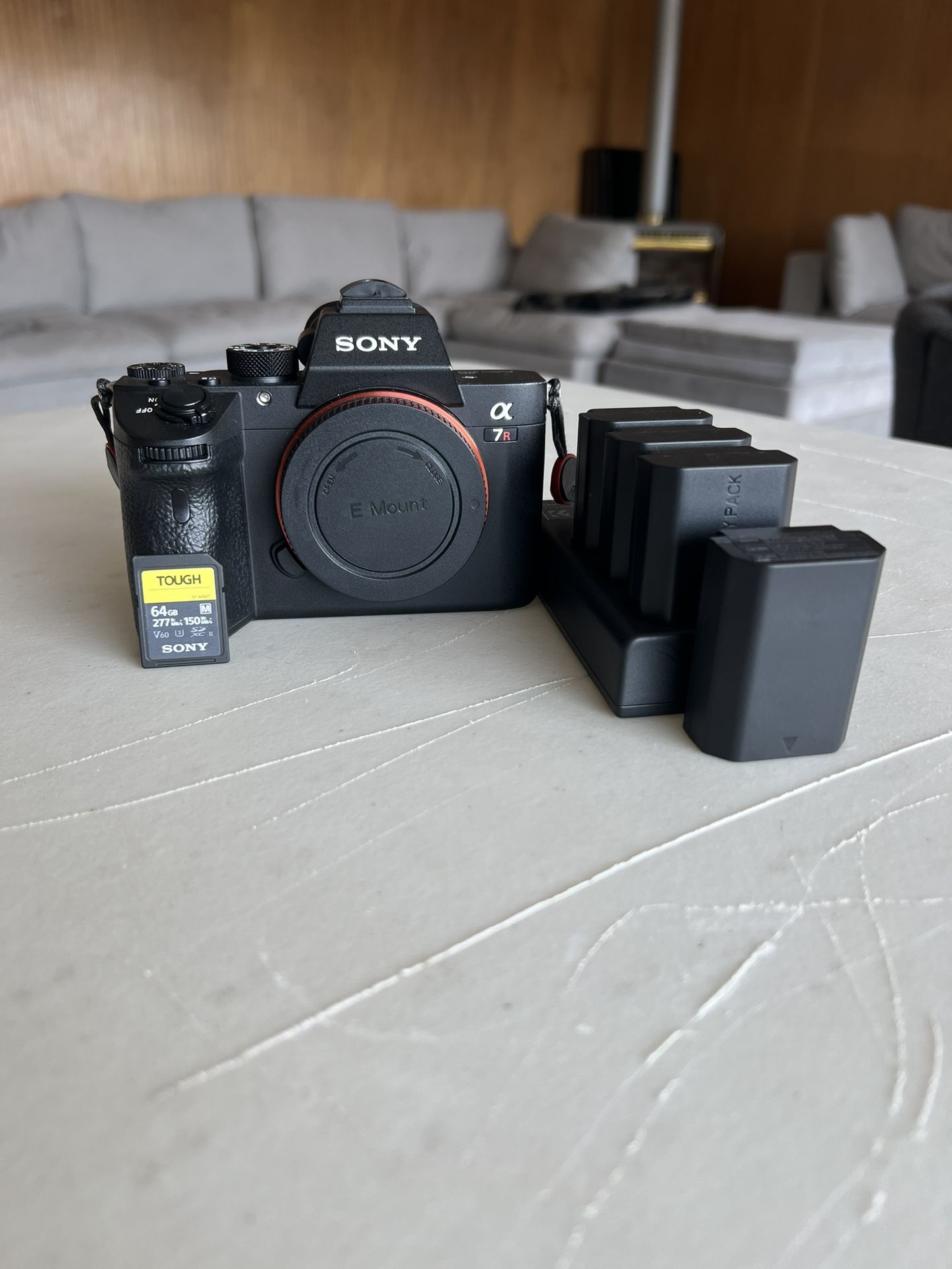 A7r iii a with 4 batteries and sd card *read full description*