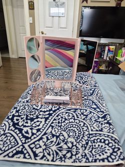 Small vanity pink