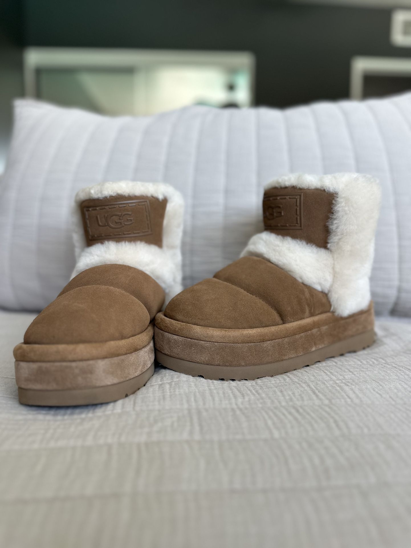 Ugg Classic  Chestnut Chillapeak Women’s Size 7