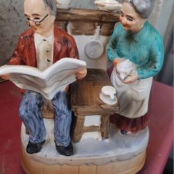 Vuntage Ceramic Musical Figurine 