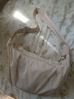 White shoulder bag