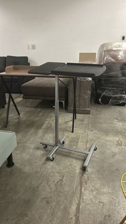 Rolling desk
