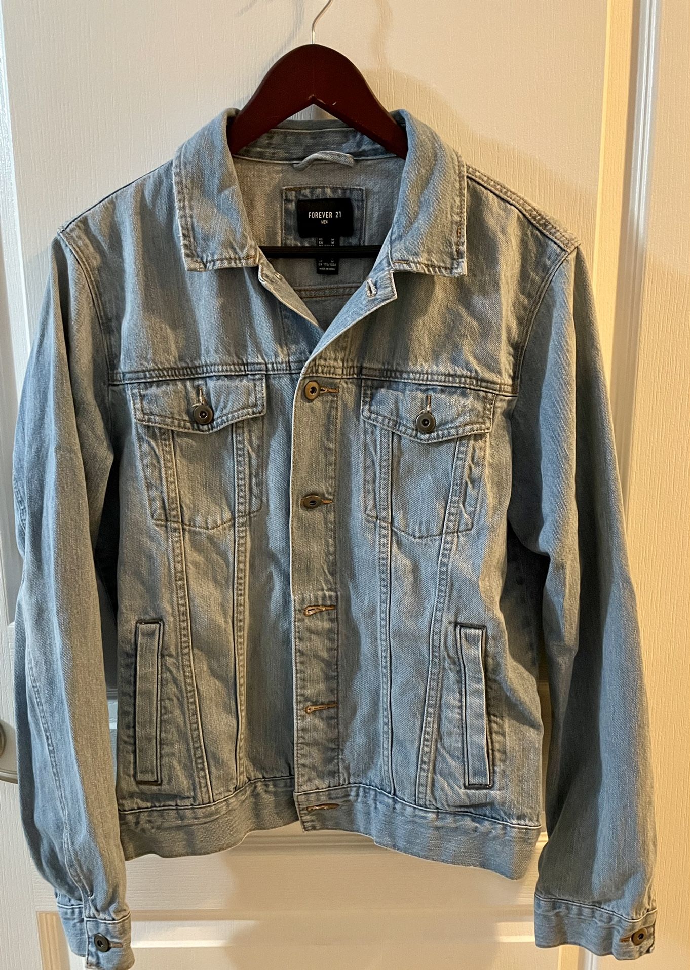 Like New Forever 21 Denim Men’s Jacket Size Medium