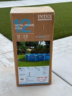 Intex Metal Frame 12ft x 30in Round Above Ground Swimming Pool Set w/Pump