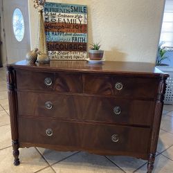 SOLID WOOD DRESSER