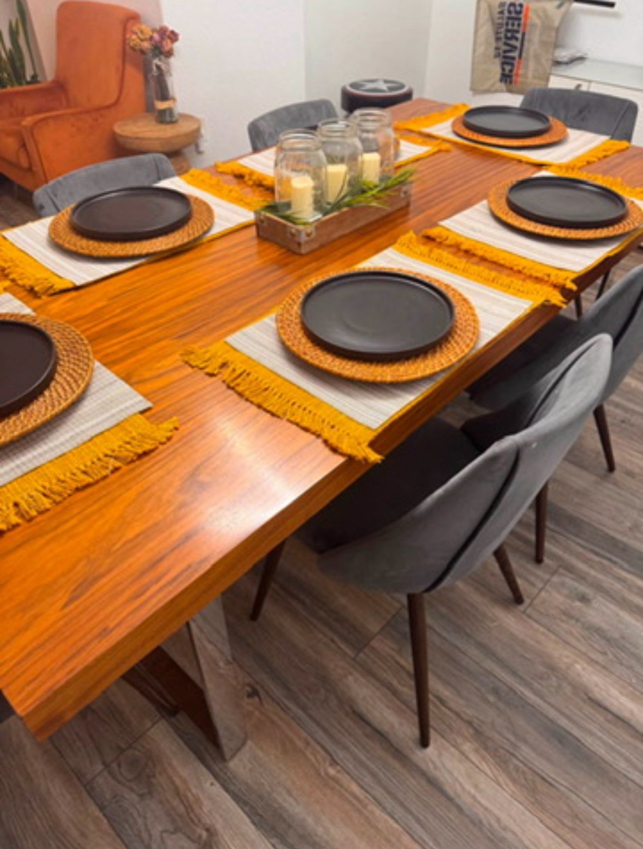 Modern Solid Dining Table with 6 Chairs